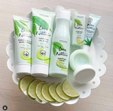 تونر صورت Tea Tree اوریفلیم لاونیچر با فرمول ملایم برای کاهش ظاهر منافذ پوست