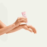 تصویر کرم مرطوب کننده دست Essentials اوریفلیم مناسب مراقبت روزانه و حفظ لطافت پوست دست