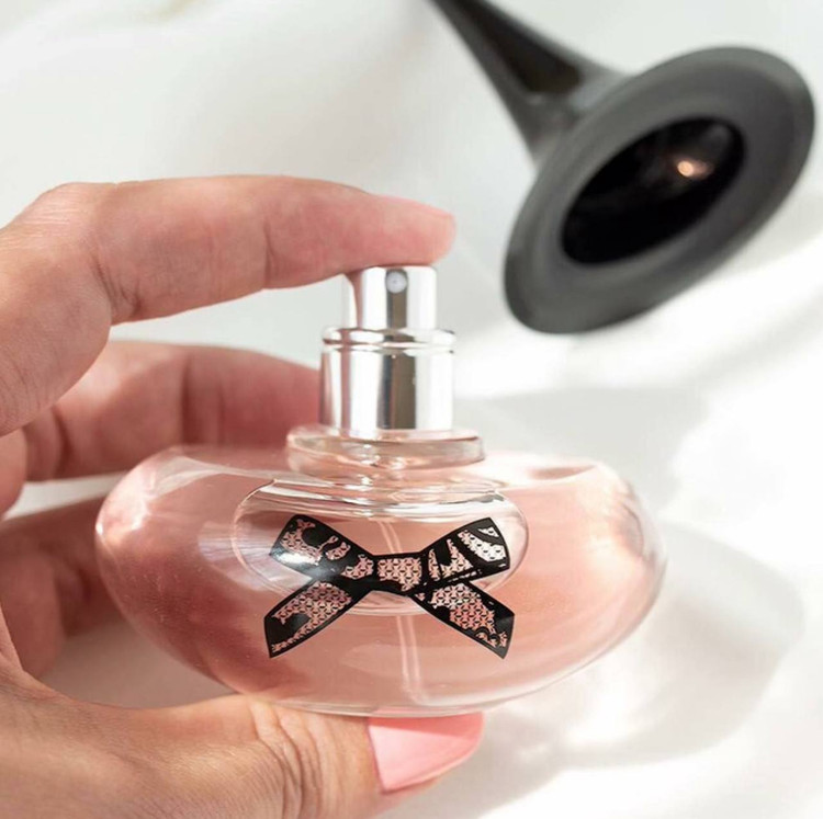نمای محصول عطر زنانه لاوپوشن سکرت ۵۰ میل با رایحهای دلنشین و مناسب هدیه به بانوان